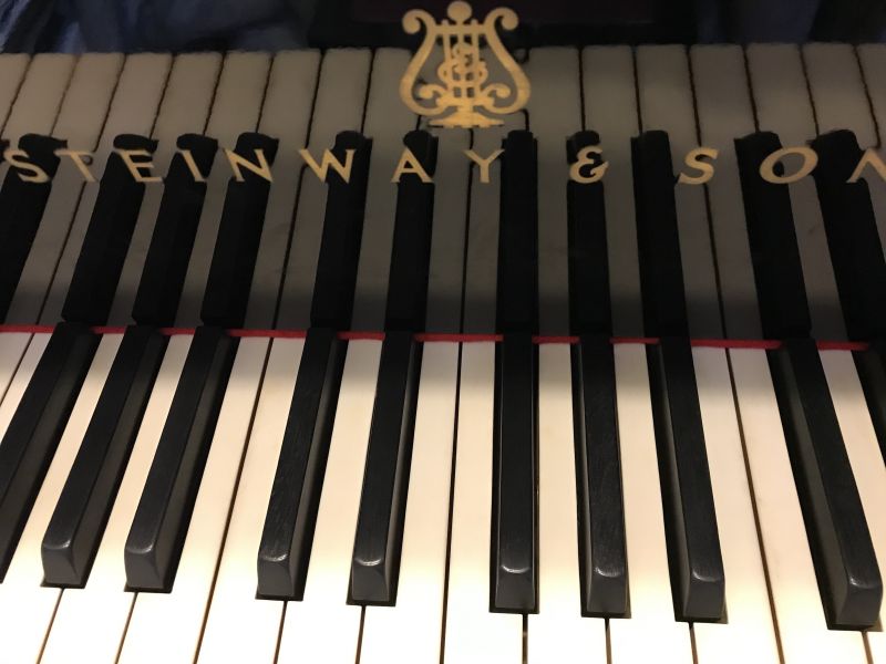 グランドピアノの鍵盤